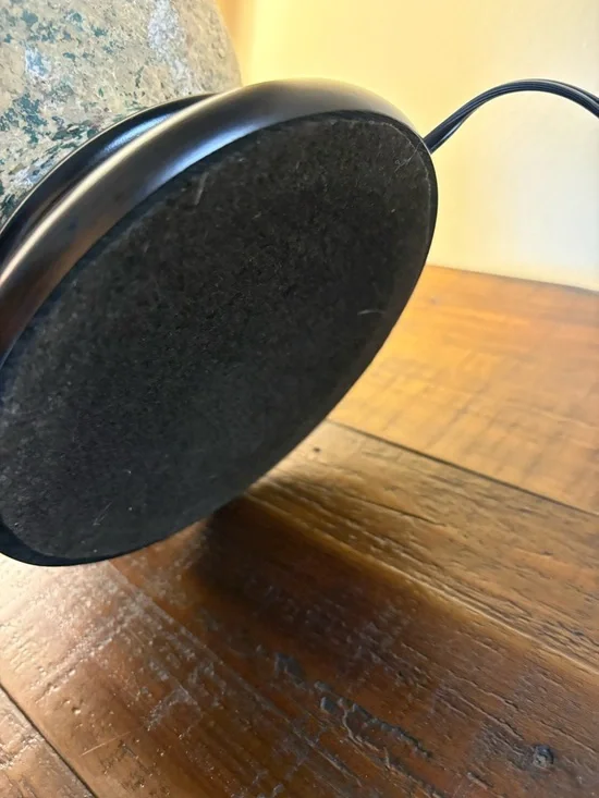 A Rare Find Vintage Table Lamp Featuring A Base With Grape And Vine Details - Picture 13 of 13